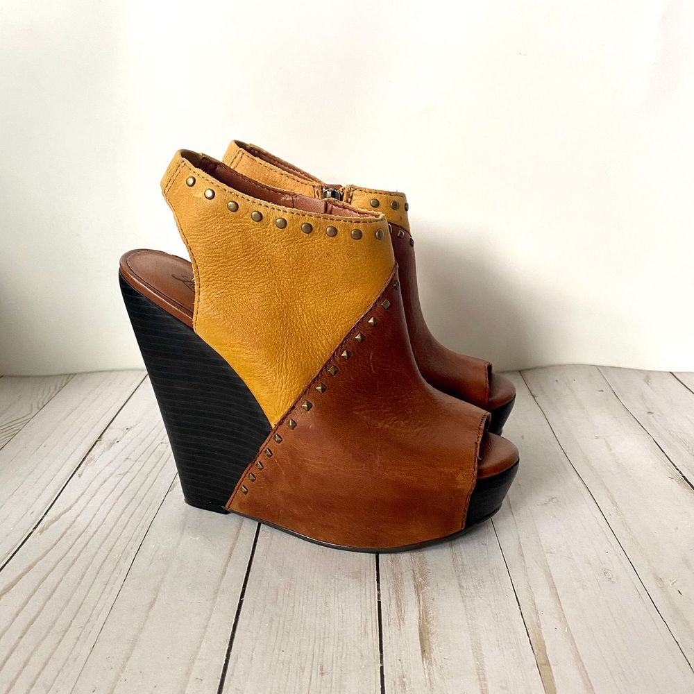 Lucky Brand Two-Tone Brown and Mustard Wedge Sandals - Picture 3 of 9